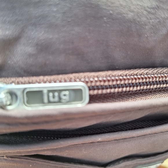 Like new Lug Crossbody. Medium Size - Picture 4 of 10
